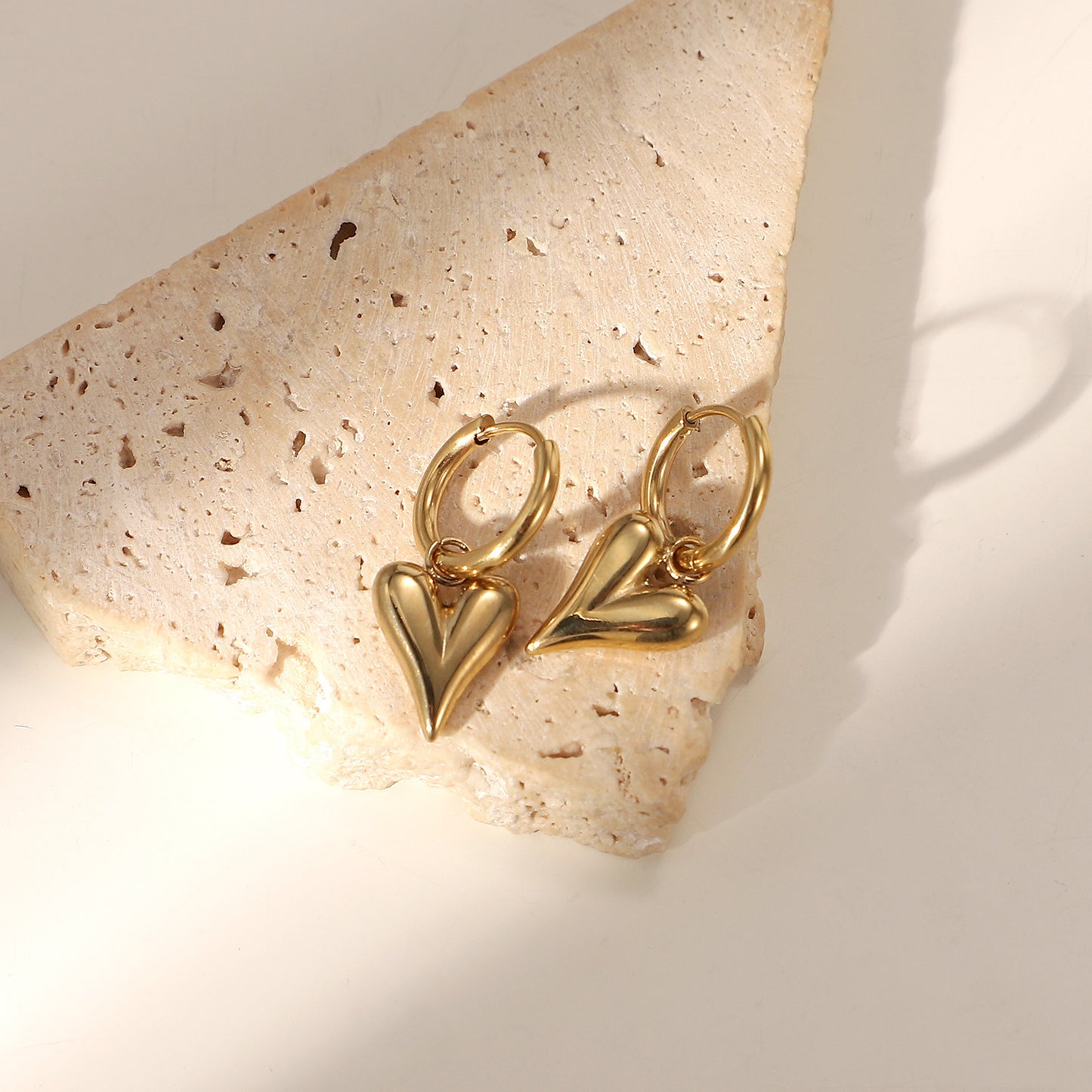 Herz Ohrringe – Ein Hauch von Liebe in Gold & Silber