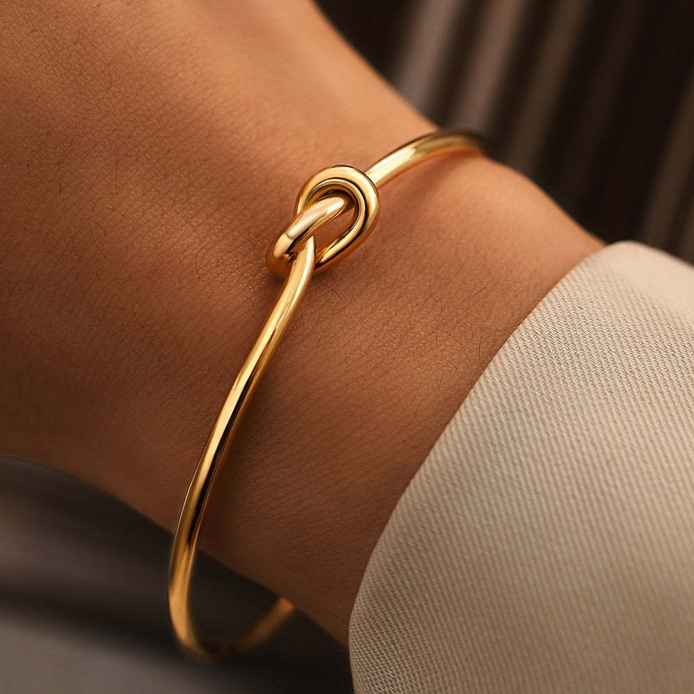 Knoten Armband – Zeitlose Eleganz im modernen Design