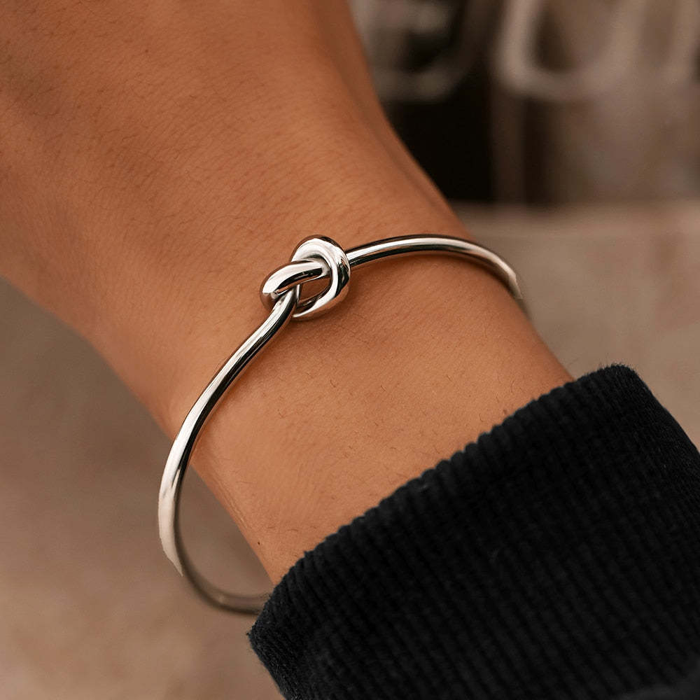 Knoten Armband – Zeitlose Eleganz im modernen Design