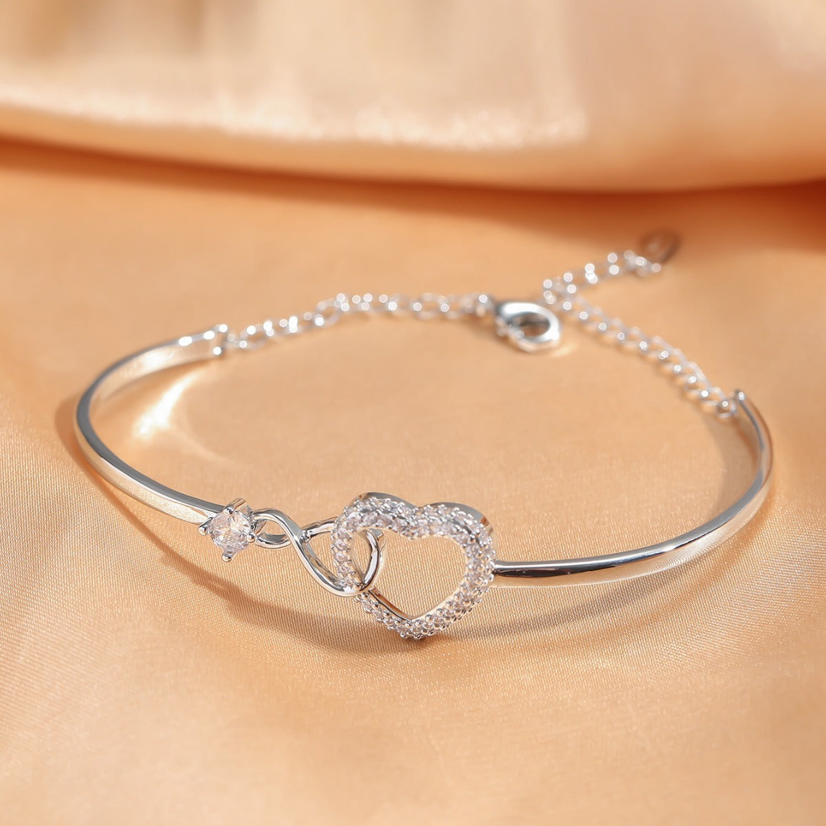 Love Herz Armband - Symbol der Ewigen Liebe