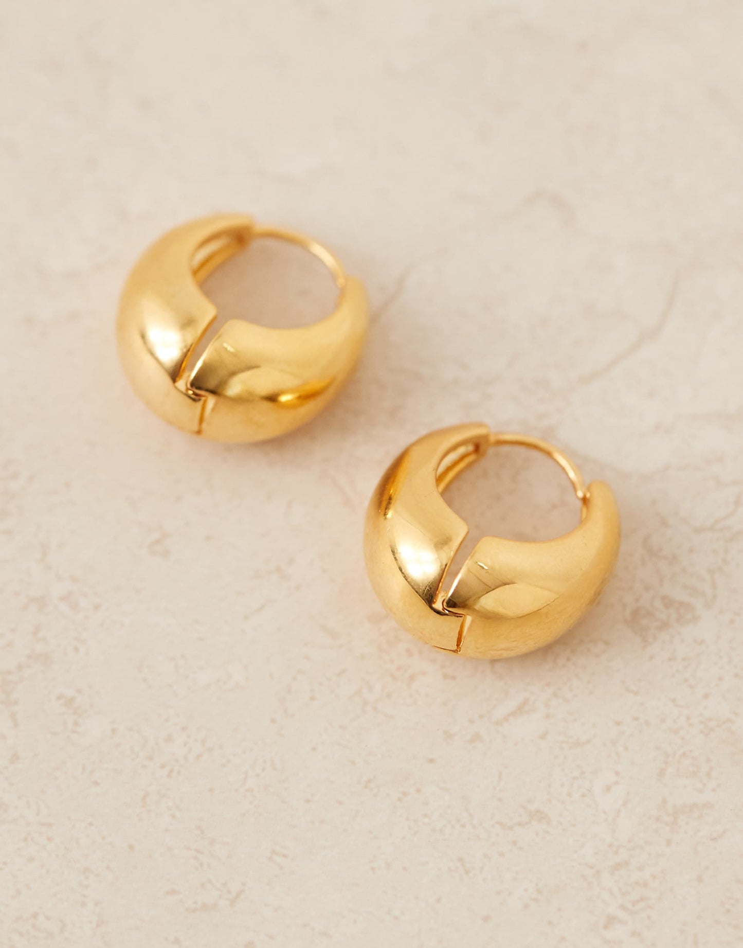 Abgerund vergoldete Ohrringe – 18K Gold oder Silber