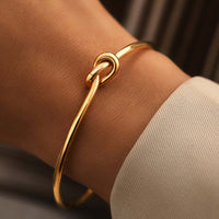 Knoten Armband – Zeitlose Eleganz im modernen Design