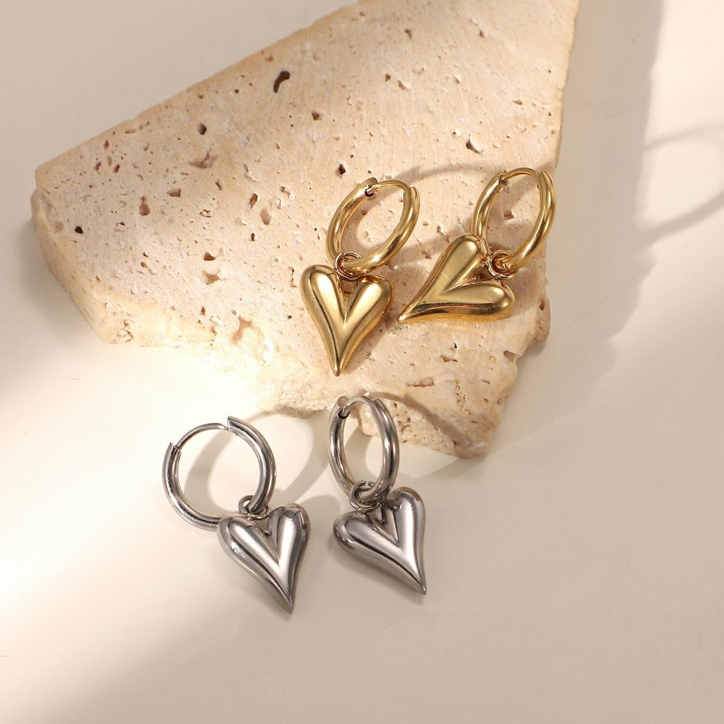 Herz Ohrringe – Ein Hauch von Liebe in Gold & Silber